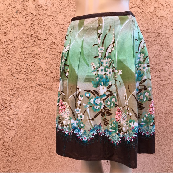 Coco & Chase casual skirt whimsical floral motif - Picture 3 of 12